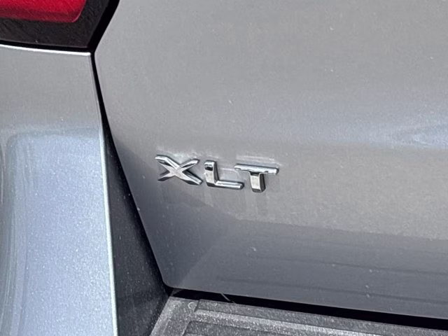 2022 Silver Metallic Ford Expedition XLT RWD SUV