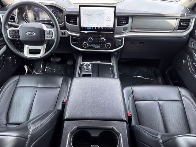 2022 Silver Metallic Ford Expedition XLT RWD SUV