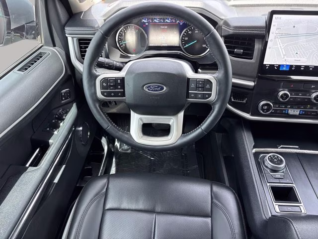 2022 Silver Metallic Ford Expedition XLT RWD SUV