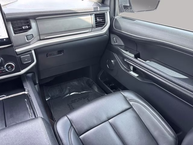 2022 Silver Metallic Ford Expedition XLT RWD SUV