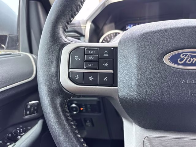 2022 Silver Metallic Ford Expedition XLT RWD SUV