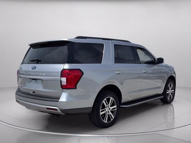 2022 Silver Metallic Ford Expedition XLT RWD SUV