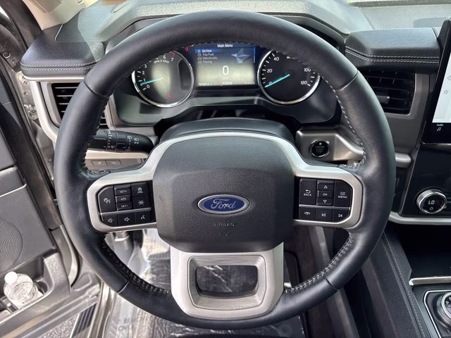 2022 Silver Metallic Ford Expedition XLT RWD SUV