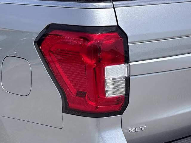 2022 Silver Metallic Ford Expedition XLT RWD SUV