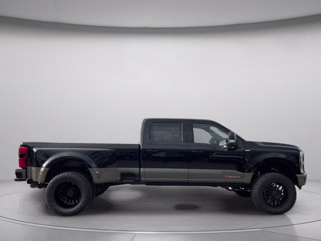 2026 Agate Black Metallic Ford Super Duty F-350 DRW Valor Lift 4X4 Truck