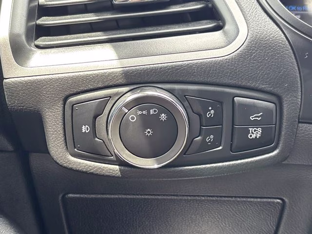 2023 Blue Metallic Ford Edge SEL AWD SUV
