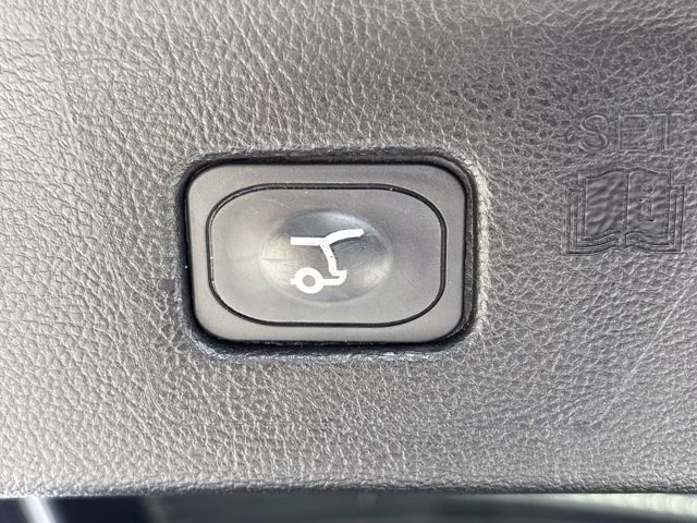 2023 Blue Metallic Ford Edge SEL AWD SUV