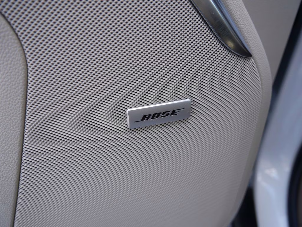 2025 White Frost Tricoat GMC Yukon XL Denali 4X4 SUV
