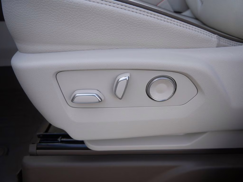 2025 White Frost Tricoat GMC Yukon XL Denali 4X4 SUV