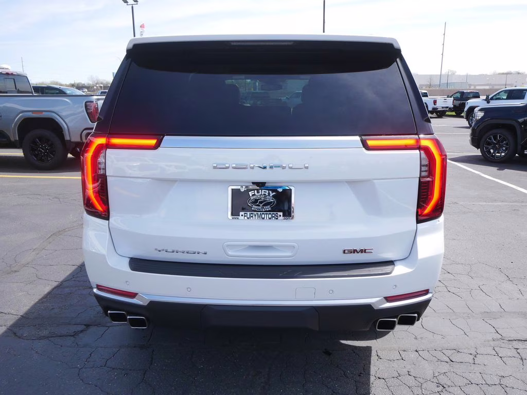 2025 White Frost Tricoat GMC Yukon XL Denali 4X4 SUV