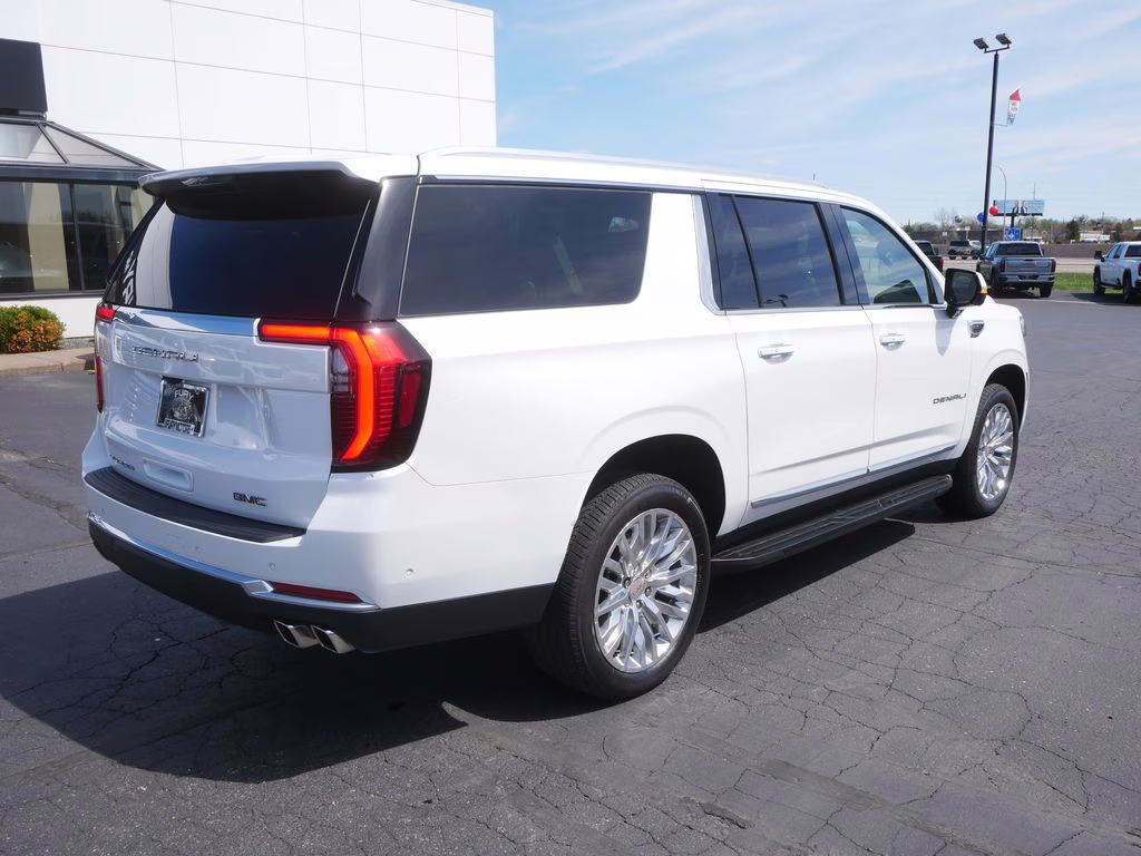 2025 White Frost Tricoat GMC Yukon XL Denali 4X4 SUV