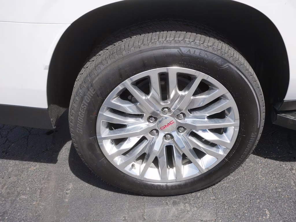 2025 White Frost Tricoat GMC Yukon XL Denali 4X4 SUV