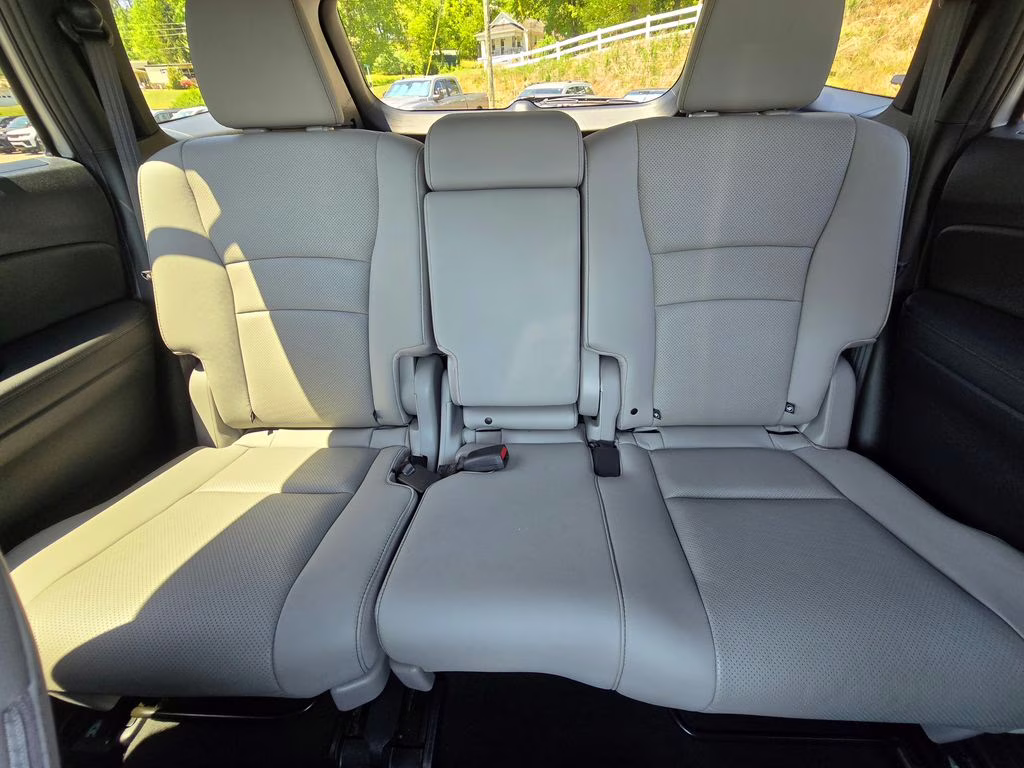 2023 Lunar Silver Metallic Honda Passport EX-L AWD SUV