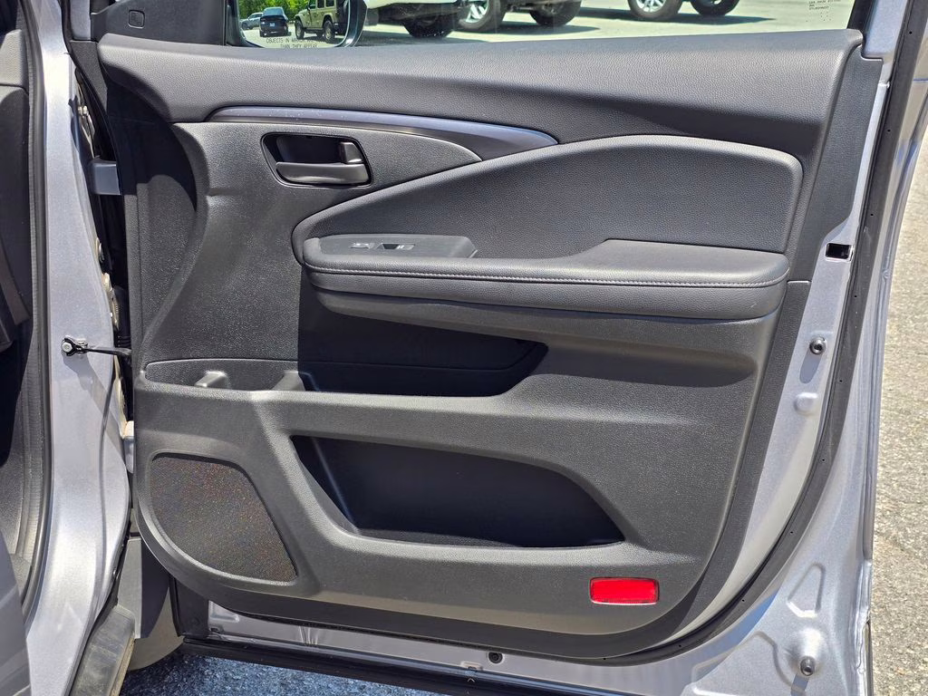 2023 Lunar Silver Metallic Honda Passport EX-L AWD SUV