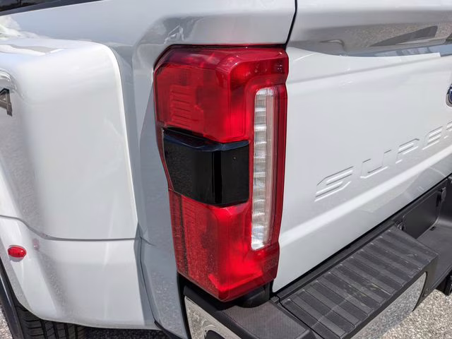 2026 Avalanche Ford Super Duty F-350 DRW XLT 4X4 Truck