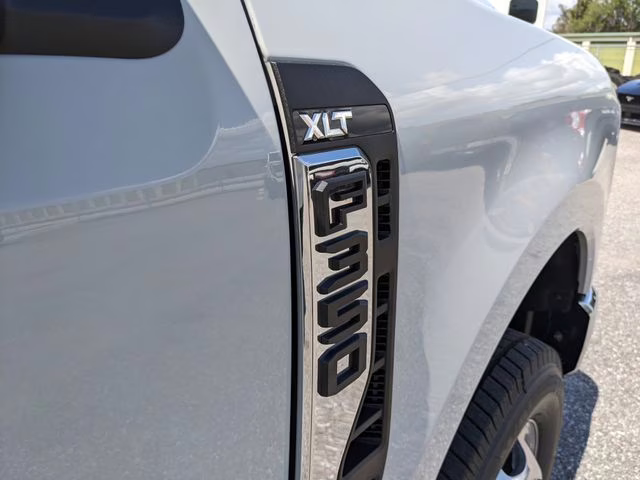 2026 Avalanche Ford Super Duty F-350 DRW XLT 4X4 Truck