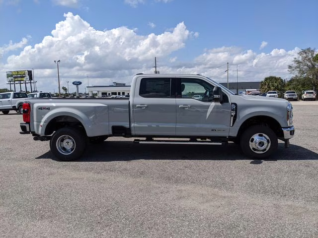 2026 Avalanche Ford Super Duty F-350 DRW XLT 4X4 Truck
