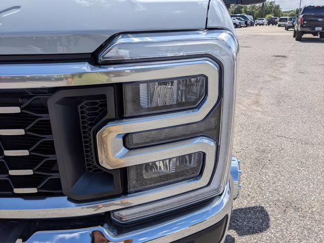 2026 Avalanche Ford Super Duty F-350 DRW XLT 4X4 Truck