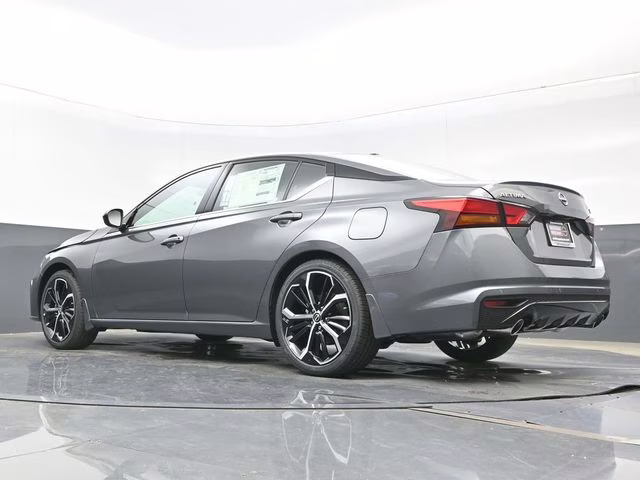 2026 Gun Metallic Nissan Altima 2.5 SR FWD Sedan