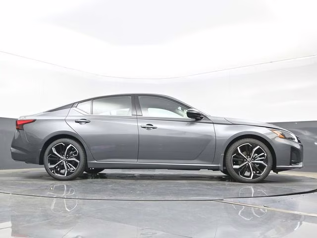 2026 Gun Metallic Nissan Altima 2.5 SR FWD Sedan