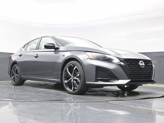 2026 Gun Metallic Nissan Altima 2.5 SR FWD Sedan
