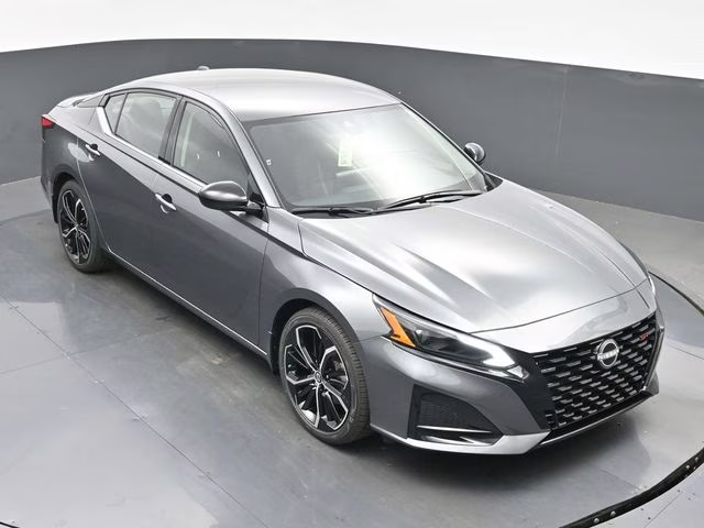 2026 Gun Metallic Nissan Altima 2.5 SR FWD Sedan