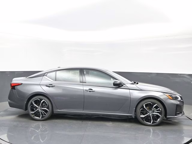 2026 Gun Metallic Nissan Altima 2.5 SR FWD Sedan