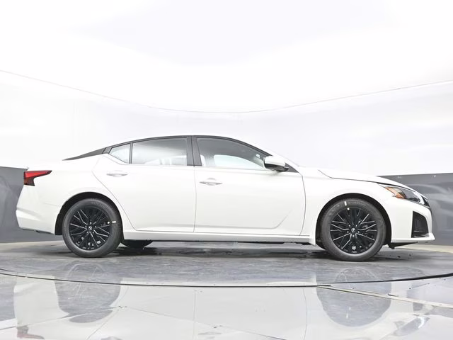 2026 Pearl White Tricoat Nissan Altima 2.5 SV FWD Sedan