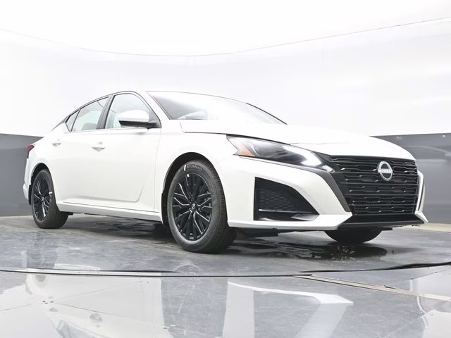 2026 Pearl White Tricoat Nissan Altima 2.5 SV FWD Sedan