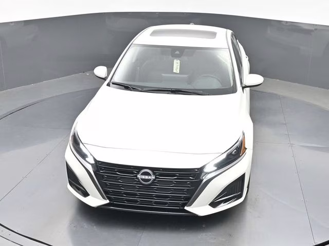 2026 Pearl White Tricoat Nissan Altima 2.5 SV FWD Sedan