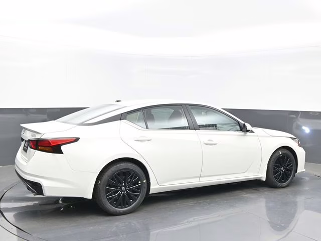 2026 Pearl White Tricoat Nissan Altima 2.5 SV FWD Sedan