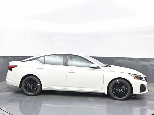 2026 Pearl White Tricoat Nissan Altima 2.5 SV FWD Sedan