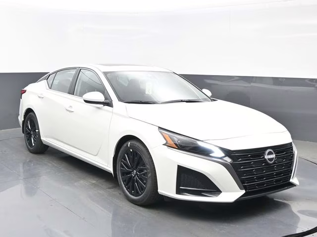 2026 Pearl White Tricoat Nissan Altima 2.5 SV FWD Sedan