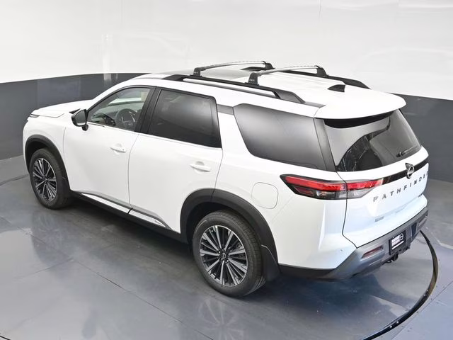 2026 Everest White Pearl Tricoat Nissan Pathfinder Platinum 4X4 SUV