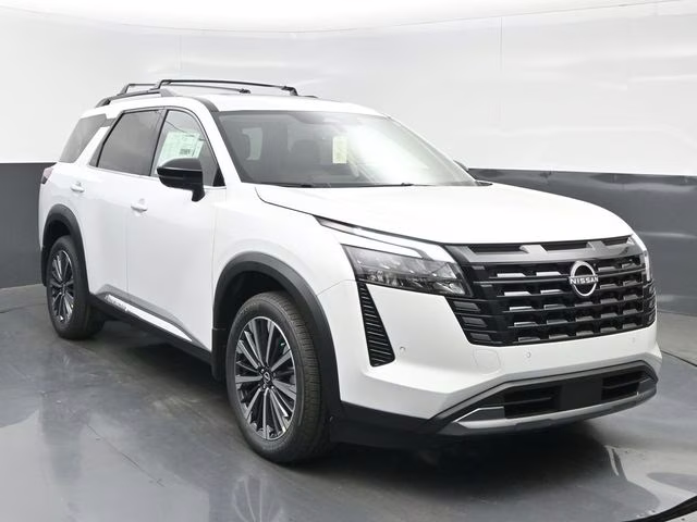 2026 Everest White Pearl Tricoat Nissan Pathfinder Platinum 4X4 SUV