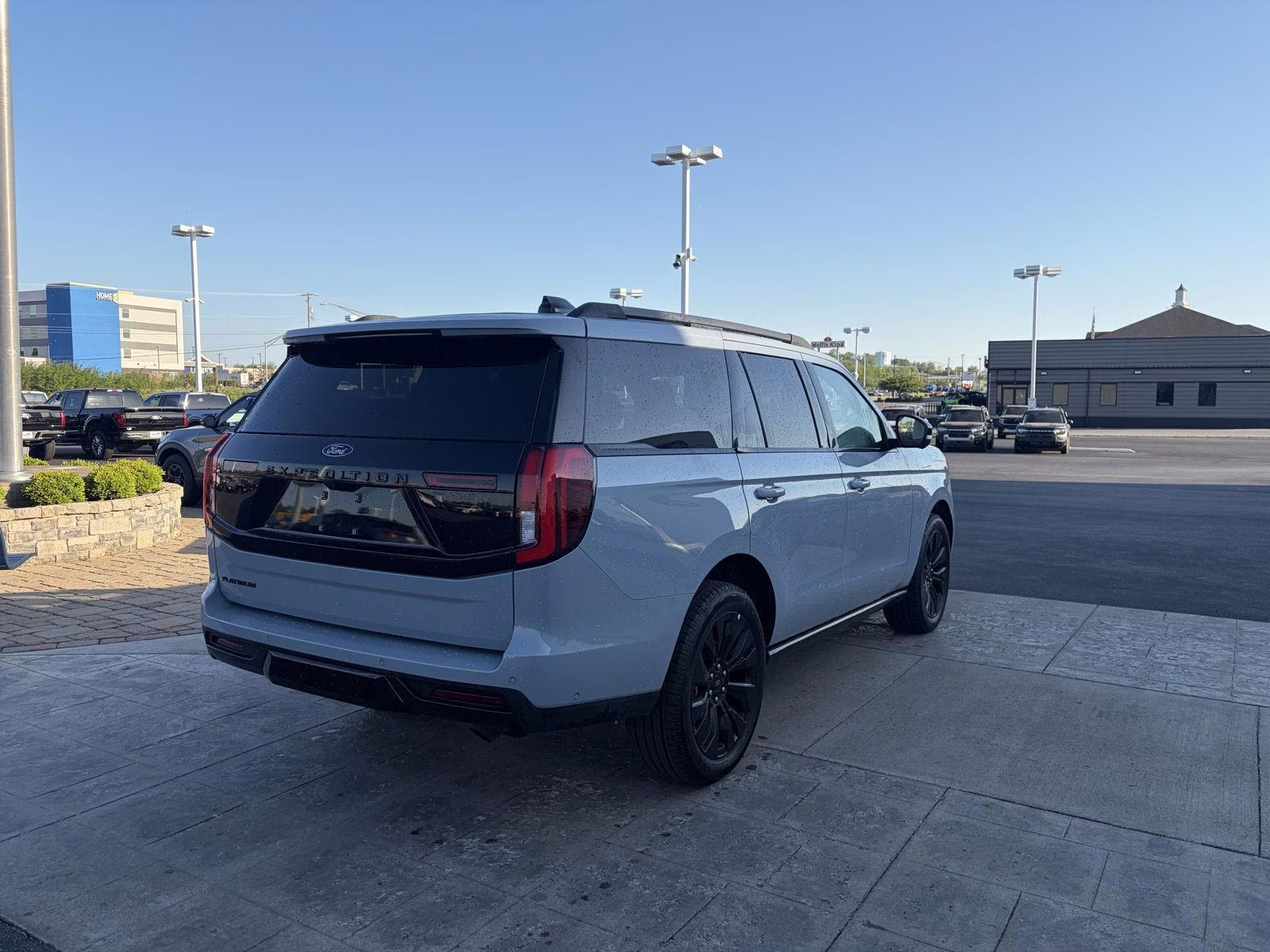 2025 Glacier Gray Metallic Tri-Coat Ford Expedition Platinum 4X4 SUV