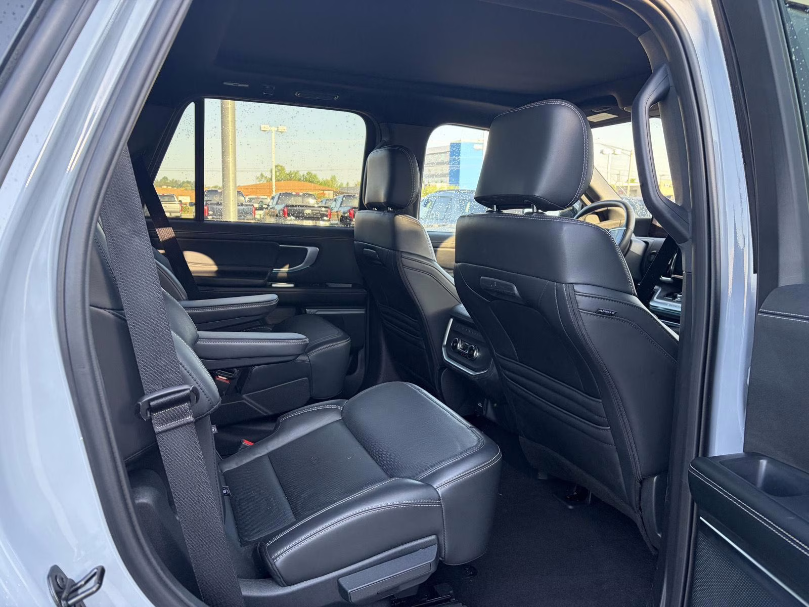 2025 Glacier Gray Metallic Tri-Coat Ford Expedition Platinum 4X4 SUV