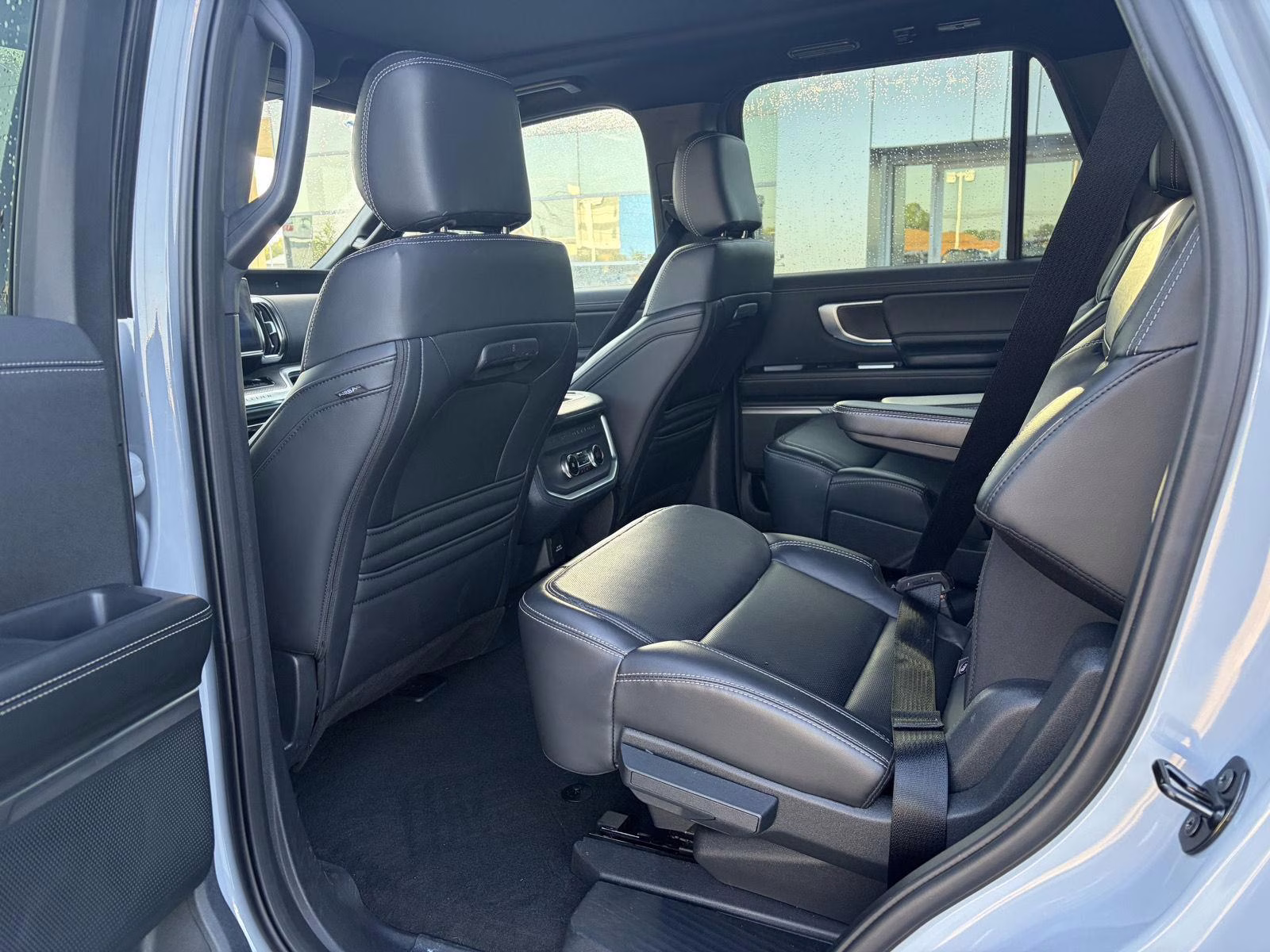 2025 Glacier Gray Metallic Tri-Coat Ford Expedition Platinum 4X4 SUV