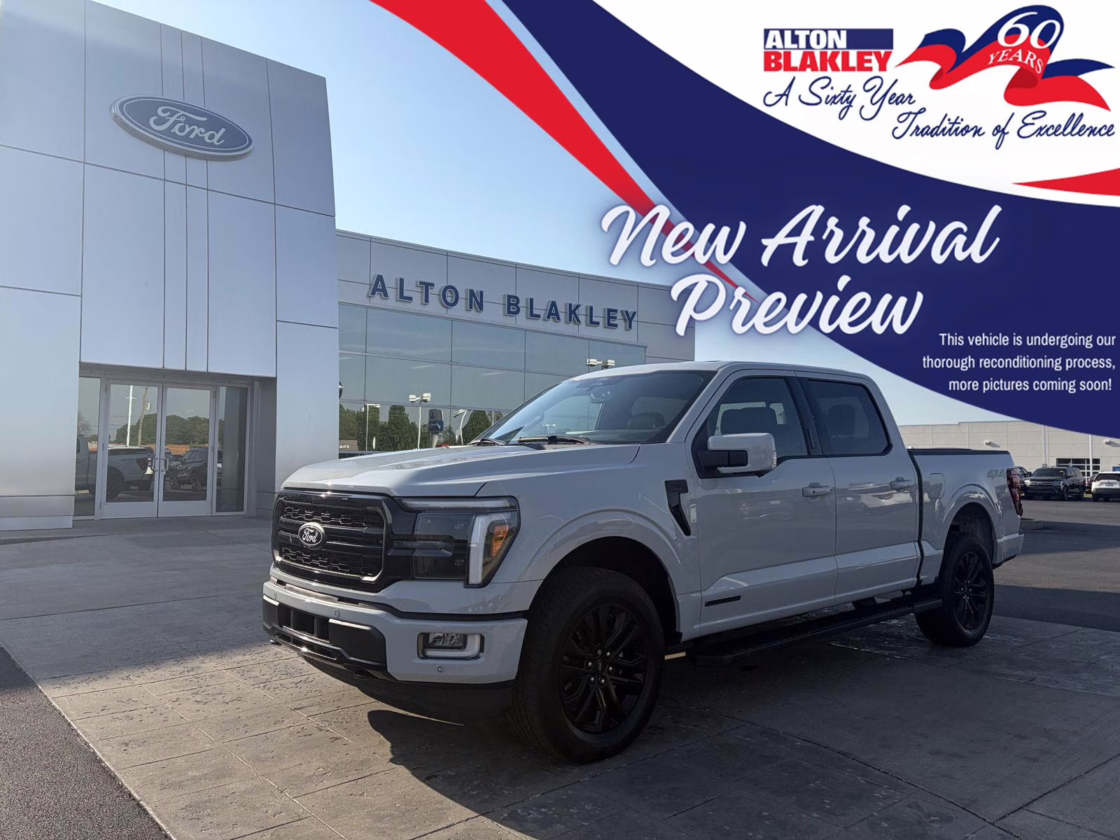 2024 Avalanche Gray Ford F-150 LARIAT 4X4 Truck