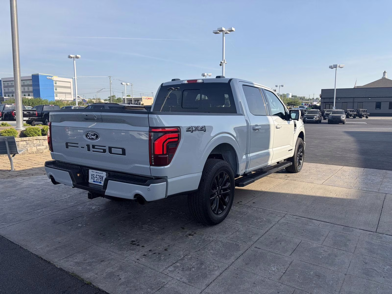 2024 Avalanche Gray Ford F-150 LARIAT 4X4 Truck