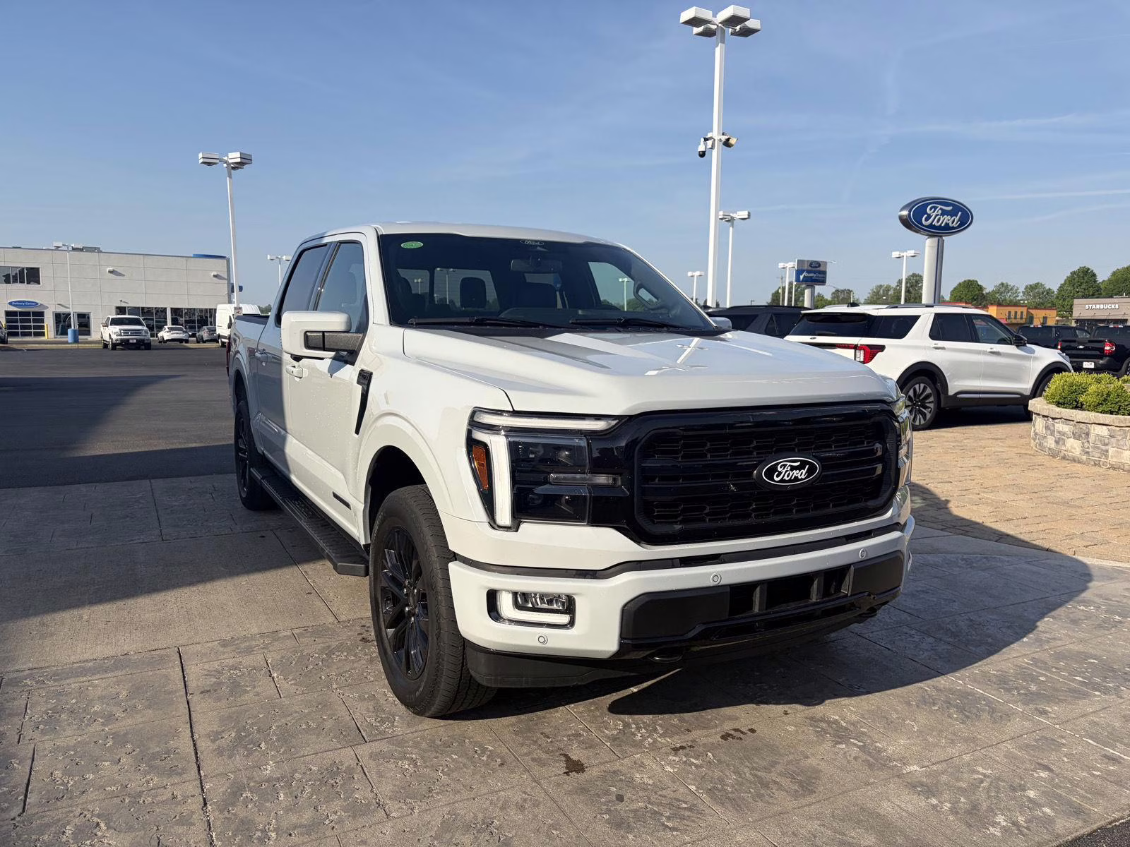 2024 Avalanche Gray Ford F-150 LARIAT 4X4 Truck