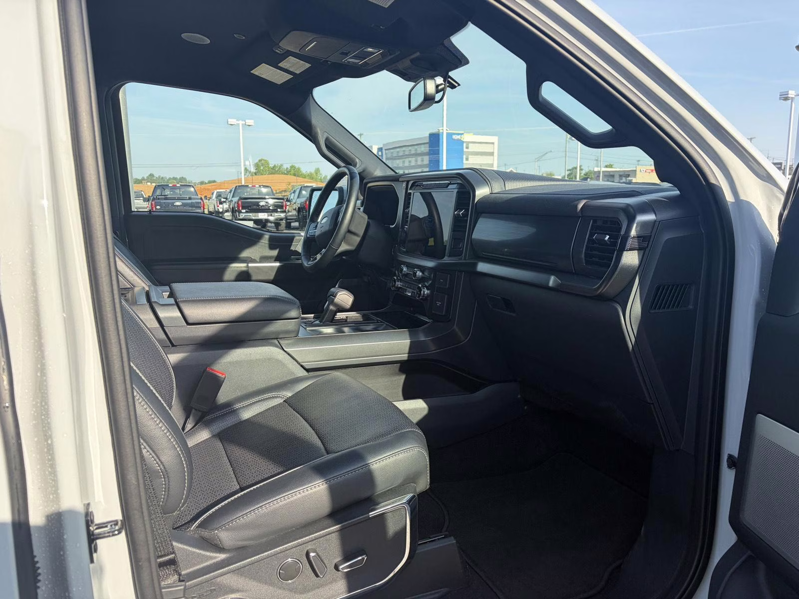 2024 Avalanche Gray Ford F-150 LARIAT 4X4 Truck