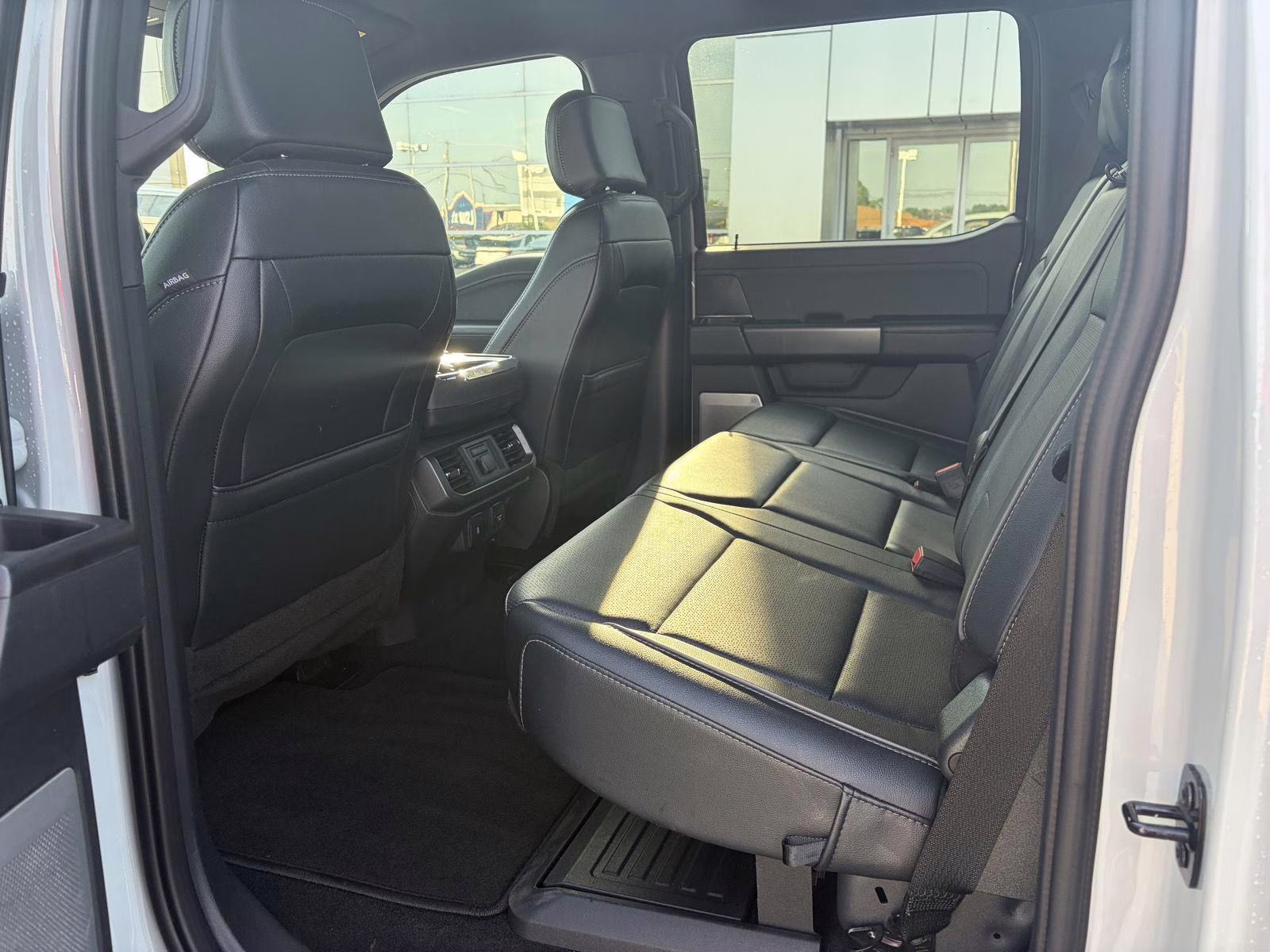 2024 Avalanche Gray Ford F-150 LARIAT 4X4 Truck