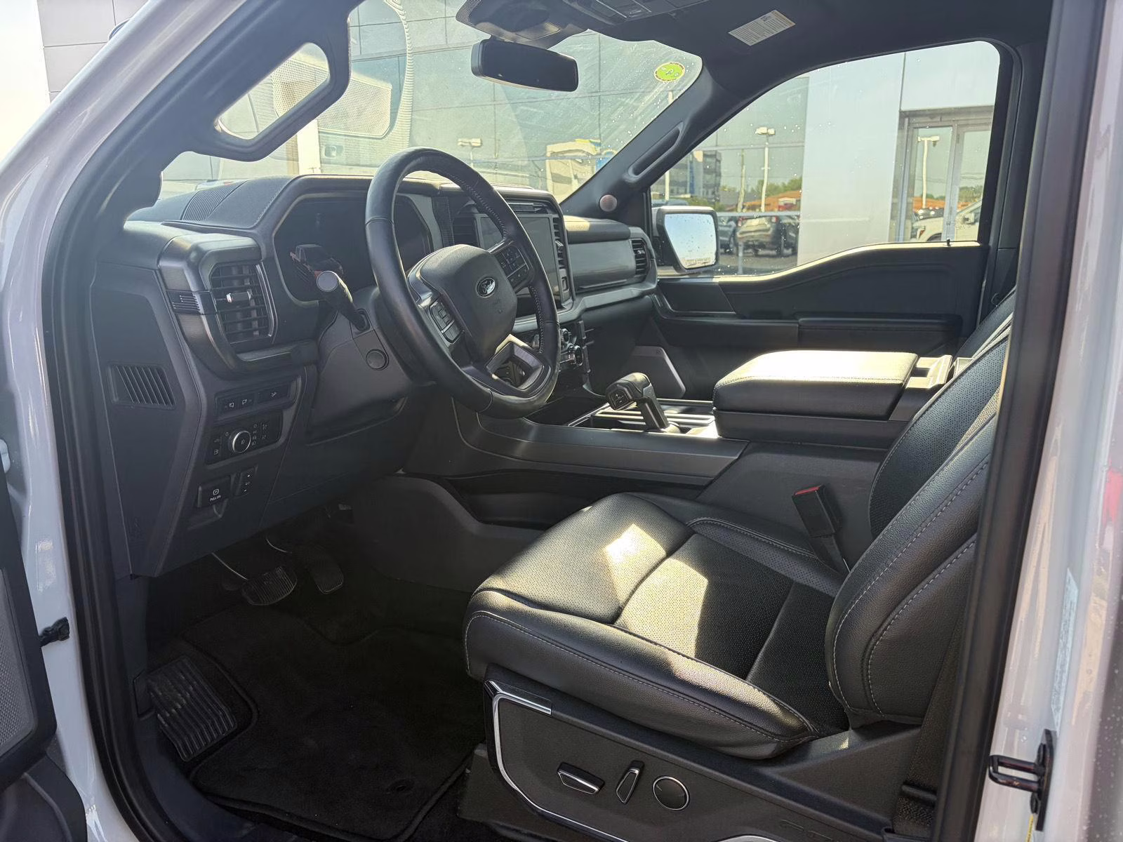 2024 Avalanche Gray Ford F-150 LARIAT 4X4 Truck