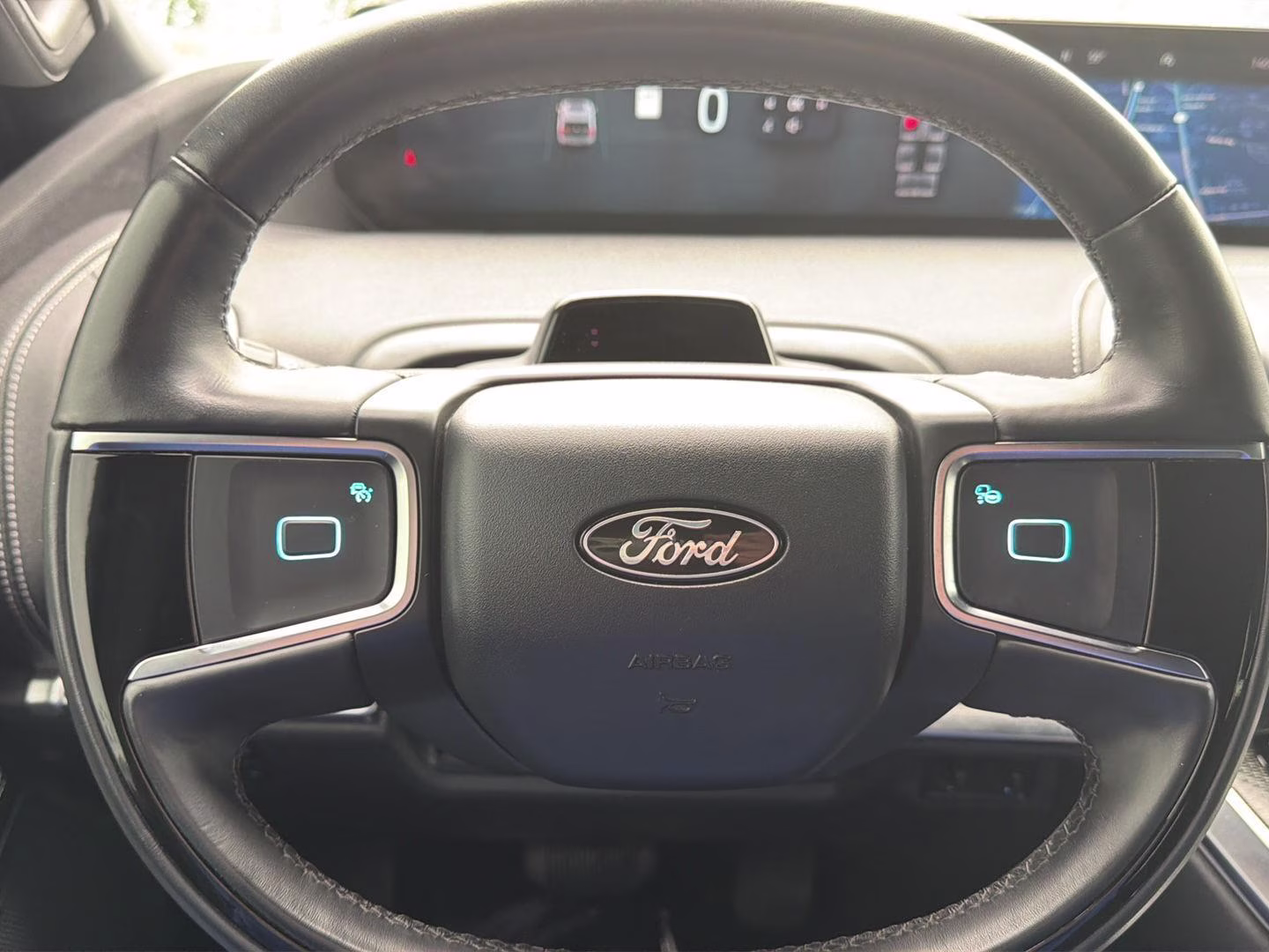 2025 Glacier Gray Metallic Tri-Coat Ford Expedition Platinum 4X4 SUV