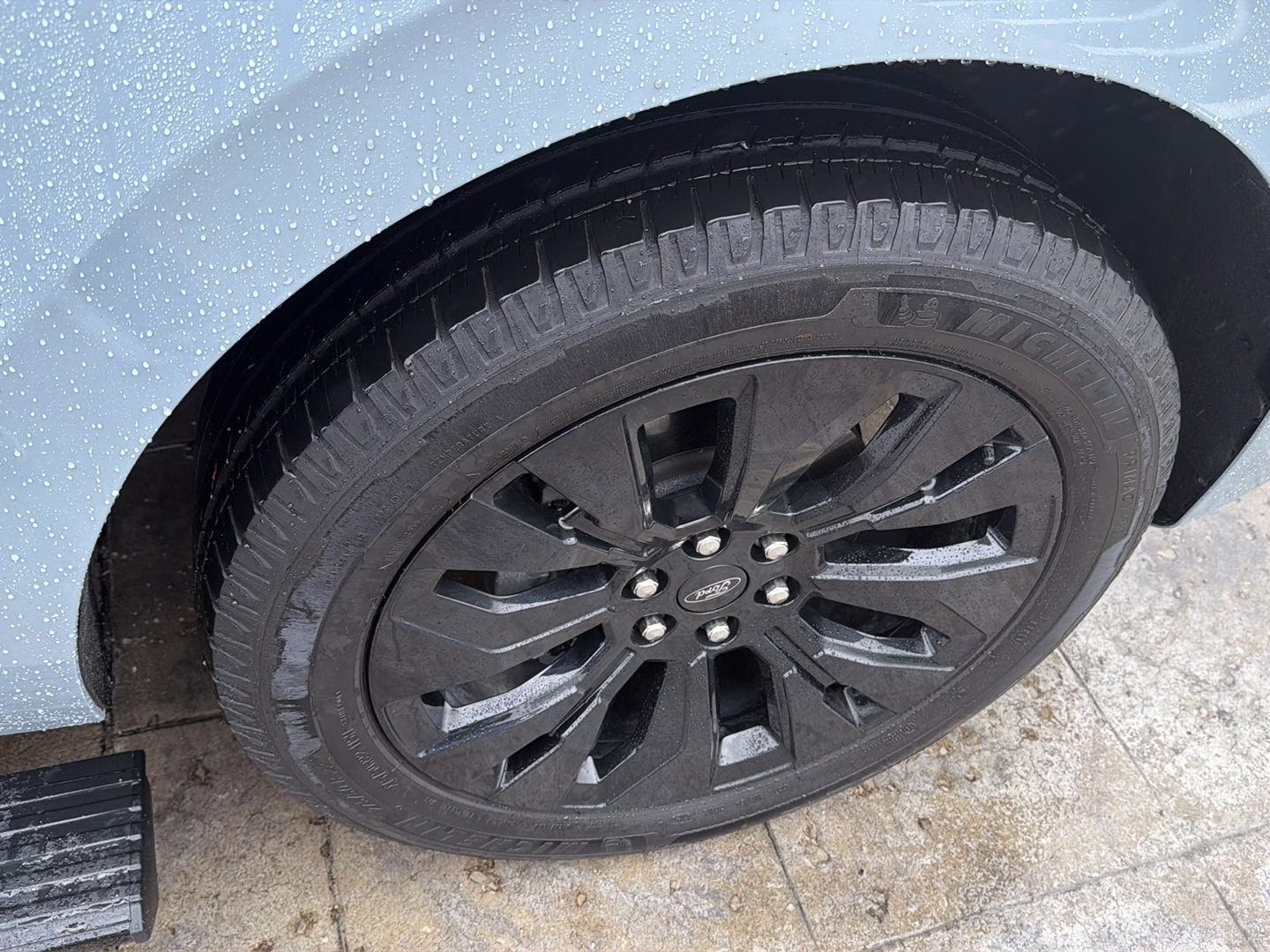 2025 Glacier Gray Metallic Tri-Coat Ford Expedition Platinum 4X4 SUV