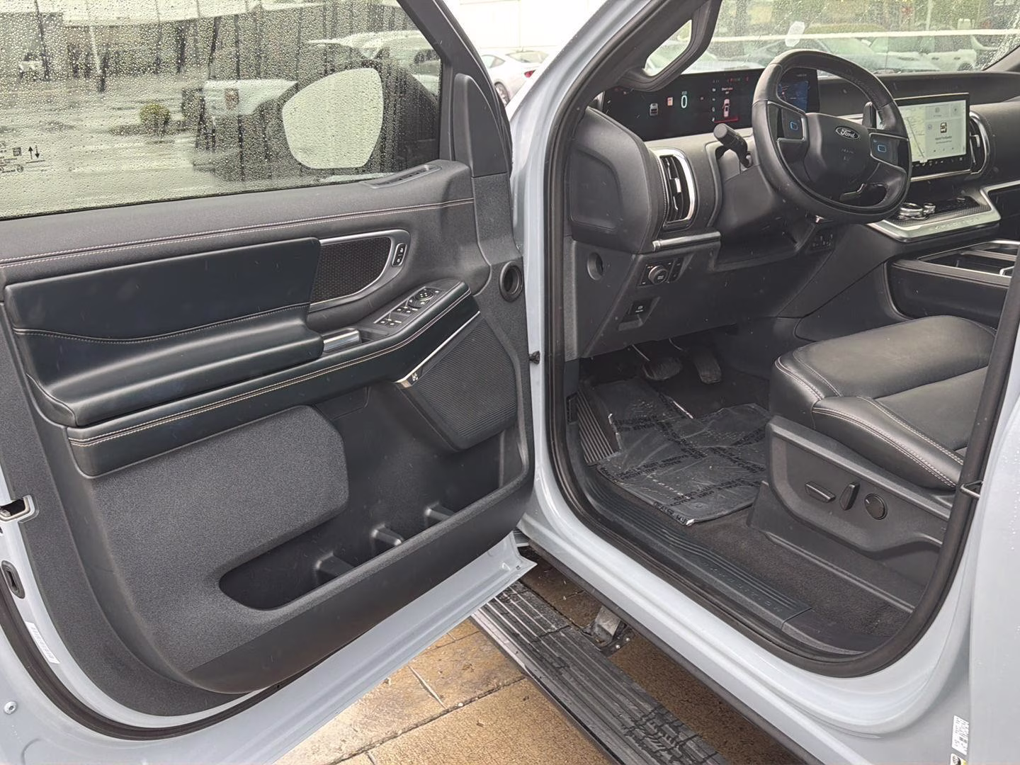 2025 Glacier Gray Metallic Tri-Coat Ford Expedition Platinum 4X4 SUV