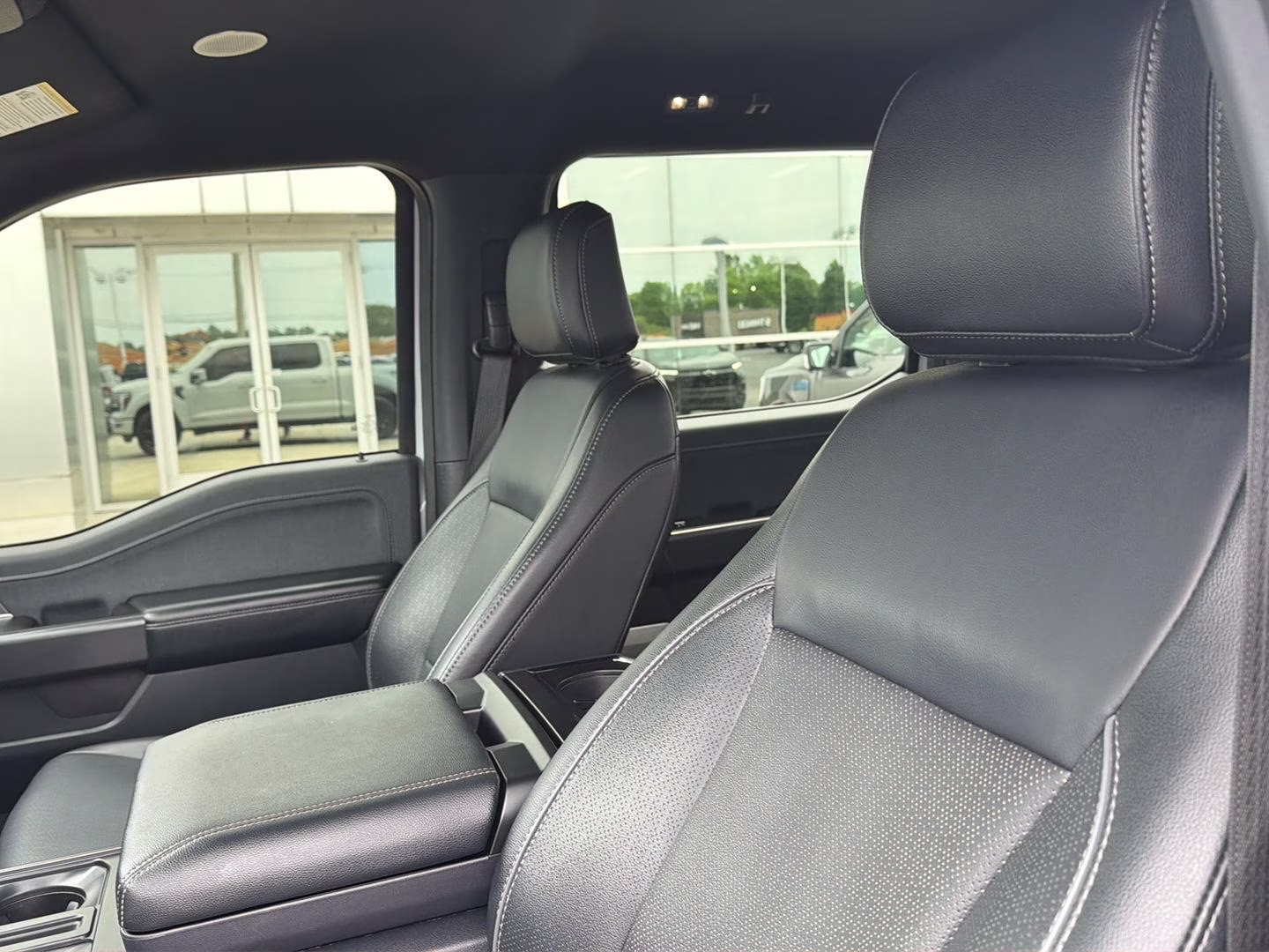 2024 Avalanche Gray Ford F-150 LARIAT 4X4 Truck
