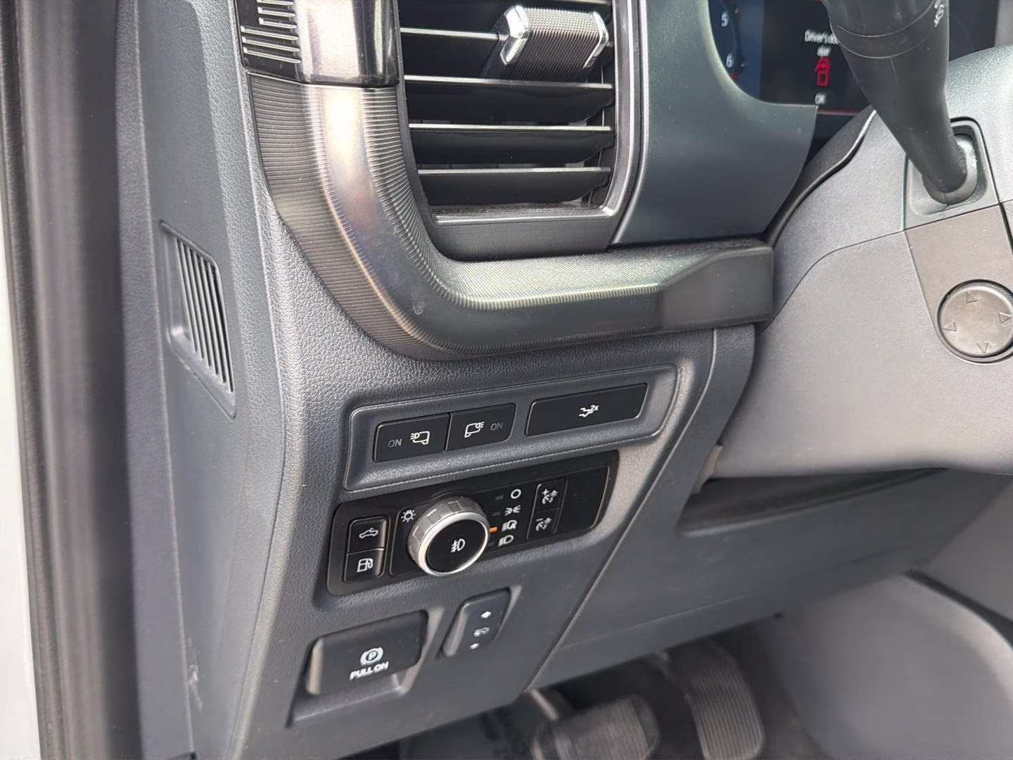 2024 Avalanche Gray Ford F-150 LARIAT 4X4 Truck