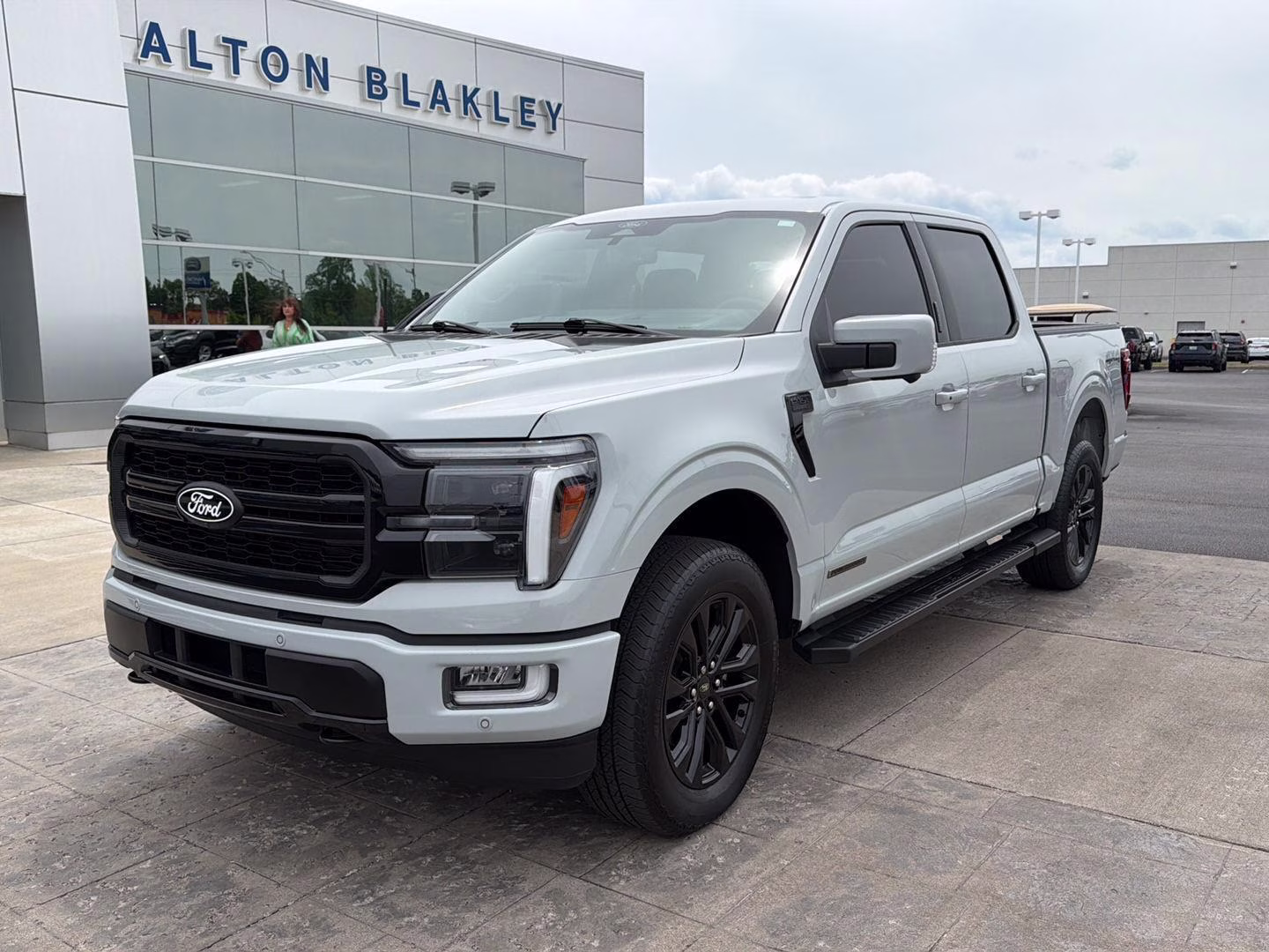 2024 Avalanche Gray Ford F-150 LARIAT 4X4 Truck